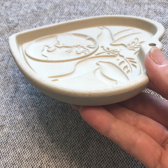 Pampered Chef Peace on Earth Stoneware Cookie Press Mold 2002 - Picture 4 of 4